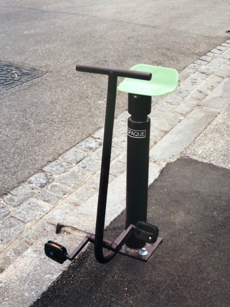 Potelet monocycle (sécurité routière)